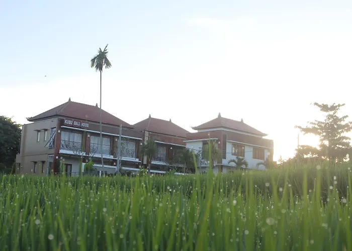 Kubu Bali Seminyak ホリデーパーク ケロボカン